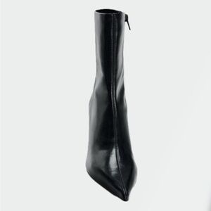 SOLD- ZARA Pointed Toe Boots